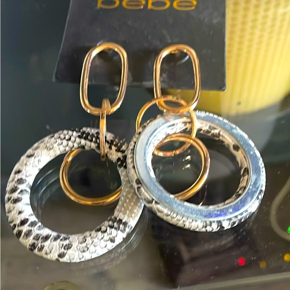 🆕 BEBE EARRINGS - Picture 2 of 3